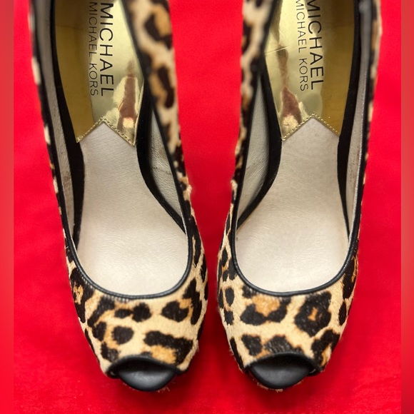 - Michael Kors Milan peep toe heels in leopard print - Picture 2 of 13